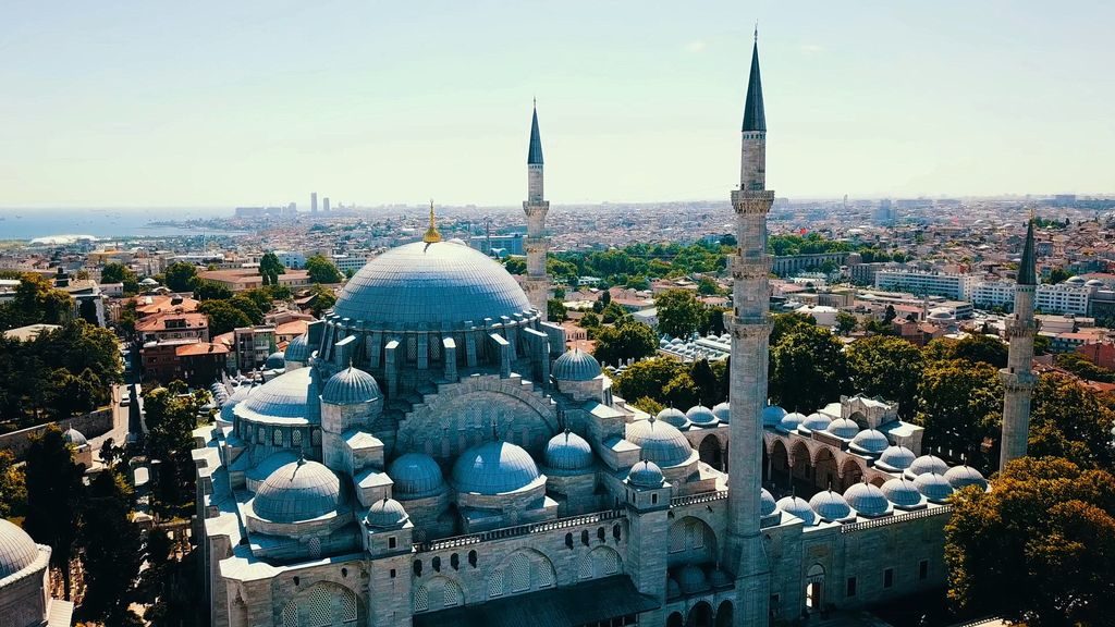 Blue Mosque with six minarets and courtyard