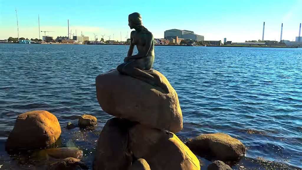The Little Mermaid statue in Copenhagen