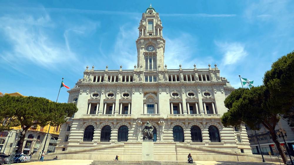 Avenida dos Aliados main boulevard with Porto City Hall in the background