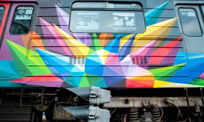 У київському метро з'явився розфарбований потяг