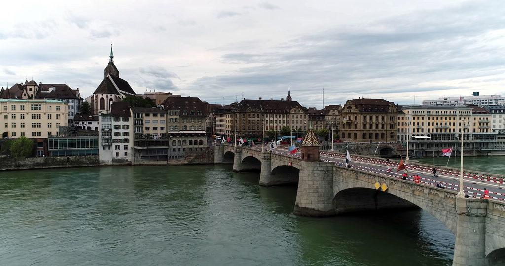 Middle bridge