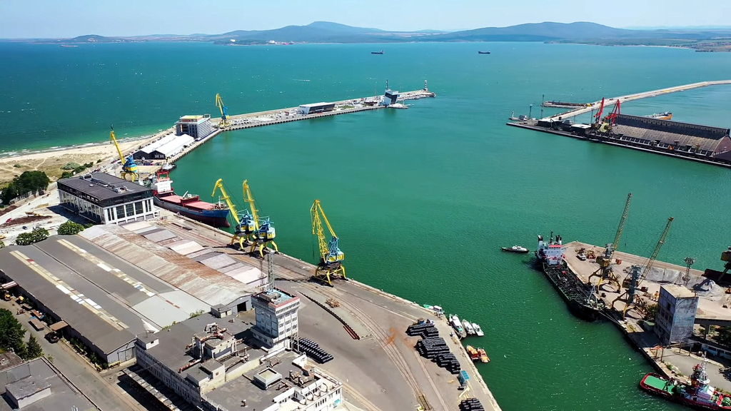 Морський порт Бургаса - найбільший порт Болгарії
