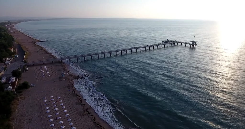 Пірс Бургаса - популярна туристична пам'ятка на узбережжі