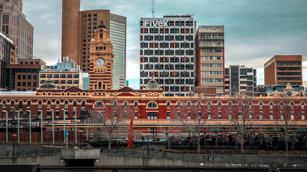 Melbourne city streets and trams