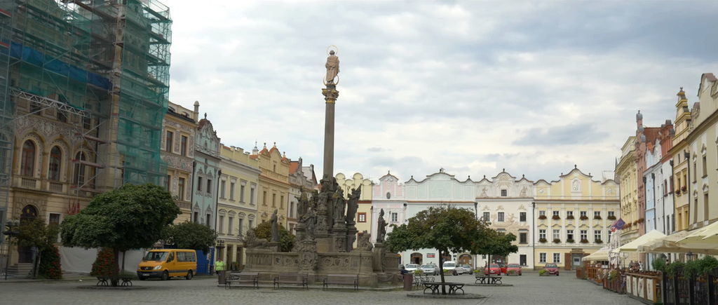 Маріанська колона і ратуша