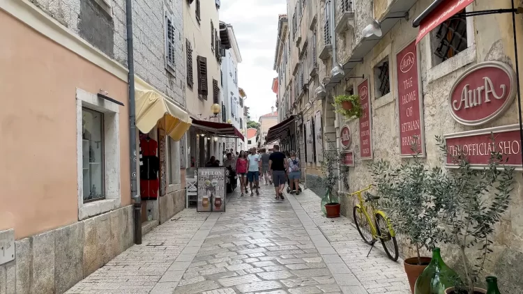 Decumanus Street