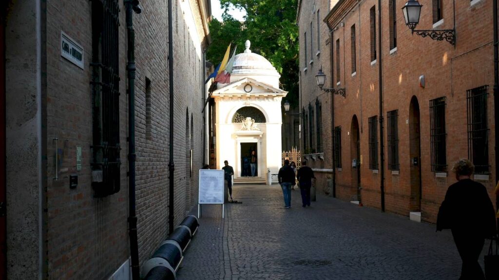 Marble tomb monument of poet Dante Alighieri