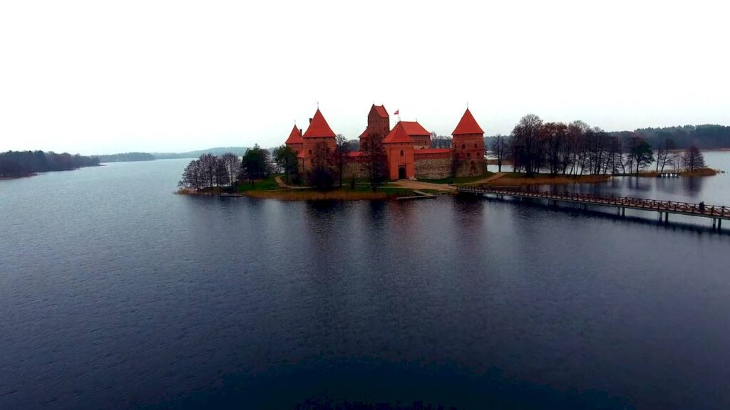 Замок на острові