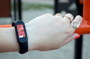 Огляд фітнес-браслета Xiaomi Mi Band 5