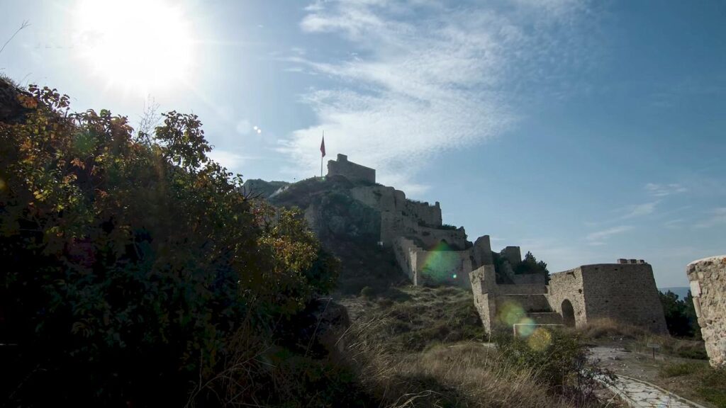 Замок в Амасьє на вершині гори Харшен