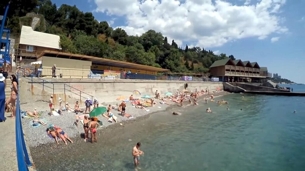 Пляж Алупки