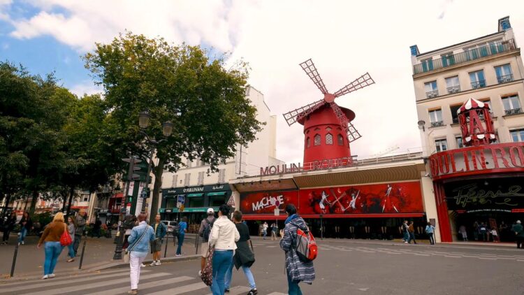 Paris, Montmartre - Le Moulin Rouge Moulin Rouge