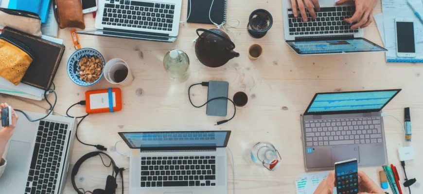 Networking in the Digital Sphere