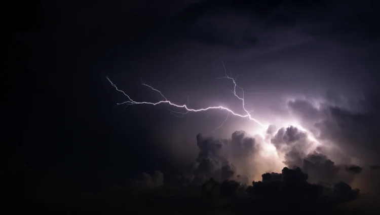 Lightning versus heat lightning visual difference