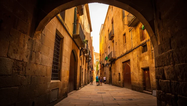Spanish culture facts adaptation living Spain expat experience traditions customs