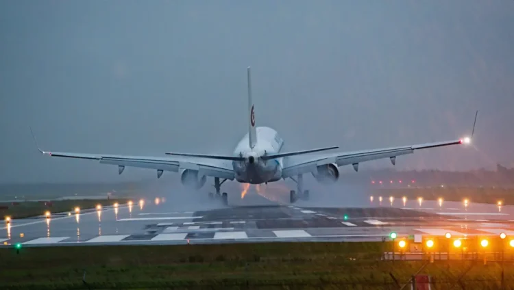 Airplane experiencing noticeable shaking during approach and landing due to gusty wind conditions